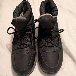 Women's Black Winter Boots